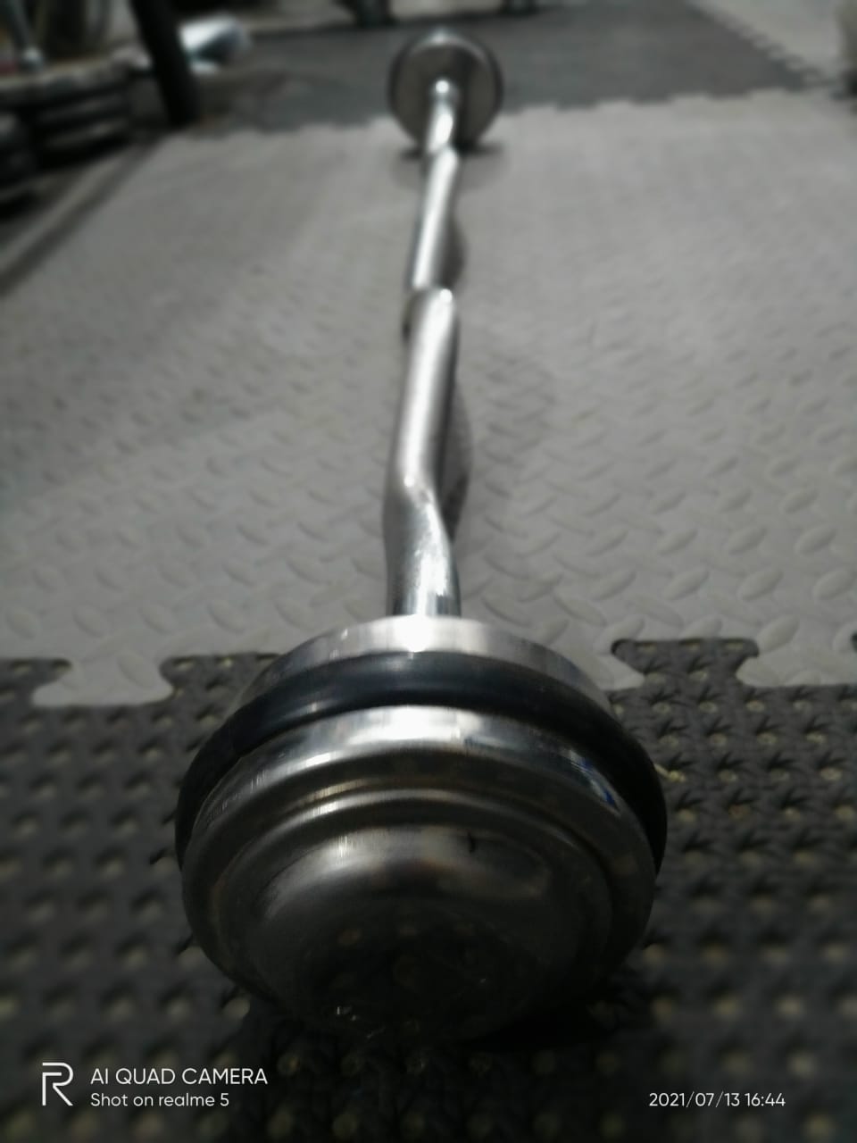 Weight bar with local rubber
